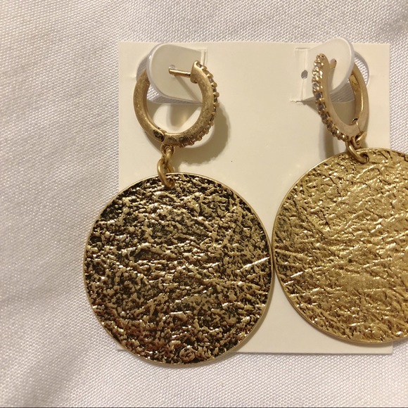 Hammered Coin Earrings in Gold - Picture 3 of 4